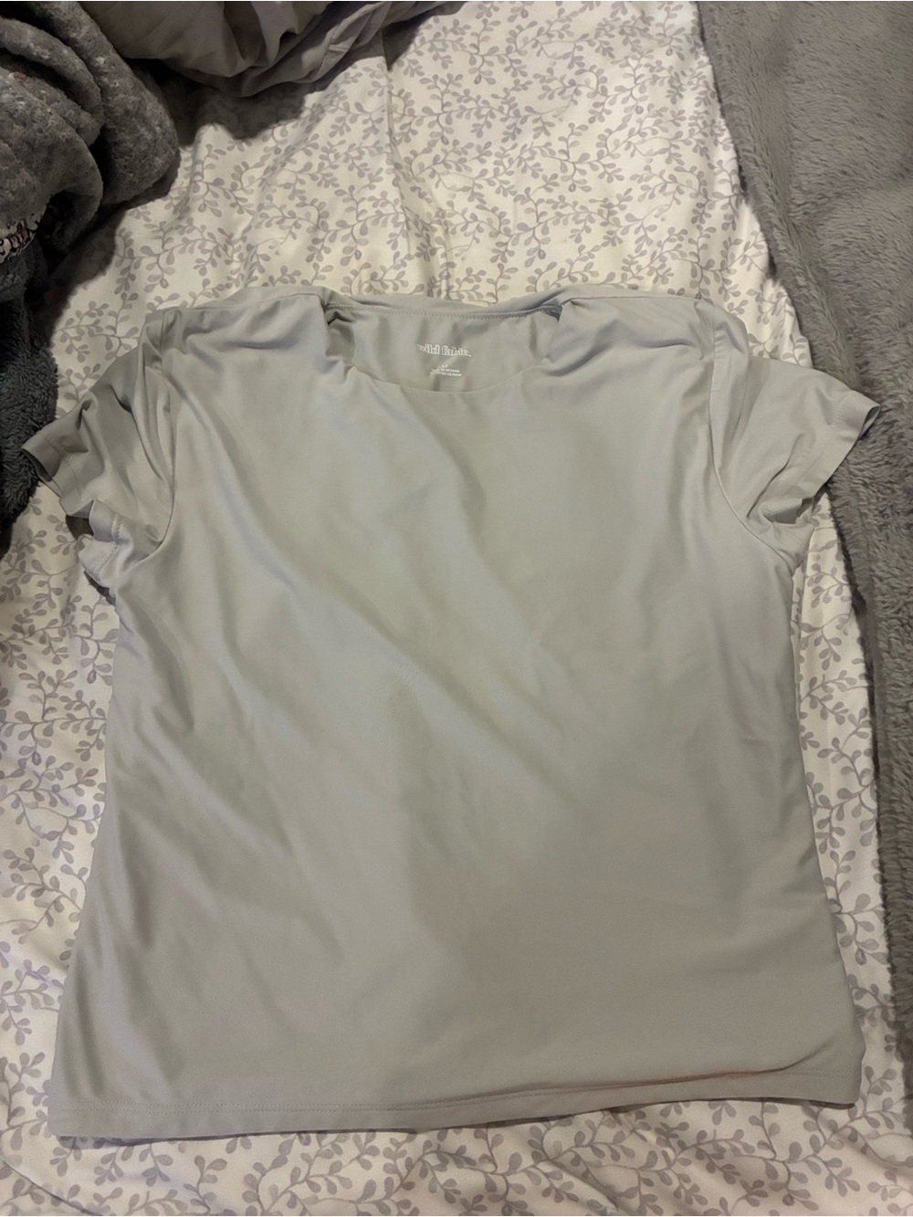 wild fable Light Gray Short Sleeve Crewneck Tee